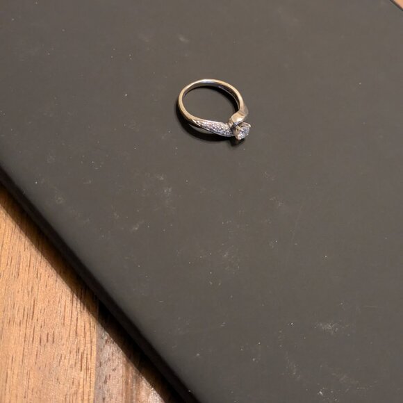 Helzberg Diamonds 18k white gold 0.3-0.5 cttw AGS-certified bridal ring - Picture 3 of 4